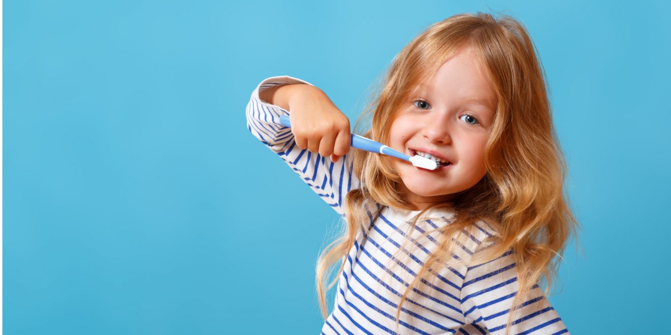 Gründliche Zahnpflege beugt Zahnfleischentzündung bei Kindern vor.